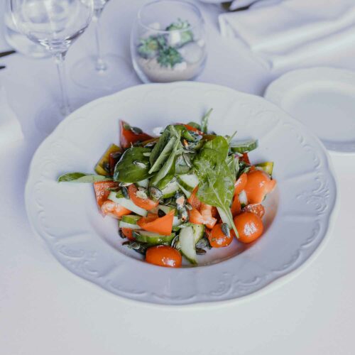 maison cyna - assiette entrée dessert 22cm en porcelaine de Prague BEL2122 - collection NAMI - situation 1 - 1500x1500