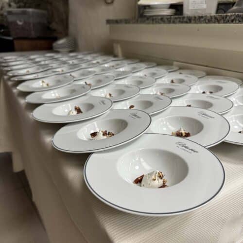 maisson cyna - assiette creuse à aile large en porcelaine de prague diamètre 18cm - ESS1918 - collection ESSKLASSE - situation